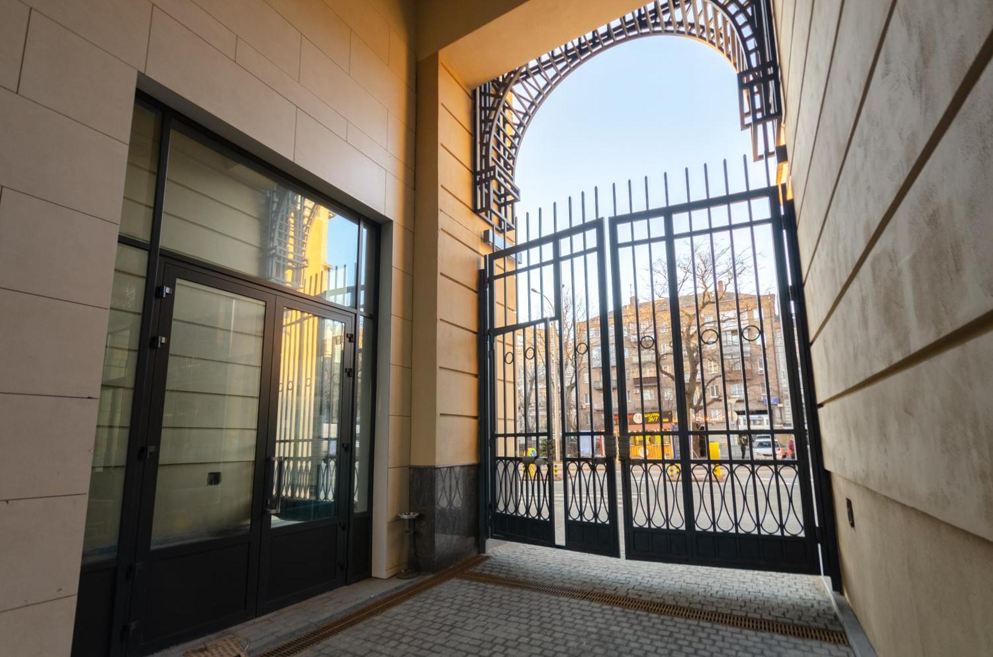 Petrovdom 166-3B In Beautiful Apartments In Rc "Yaroslaviv Grad" Kiev Luaran gambar